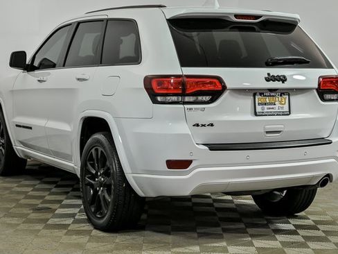 Used 2020 Jeep Grand Cherokee Altitude image 5