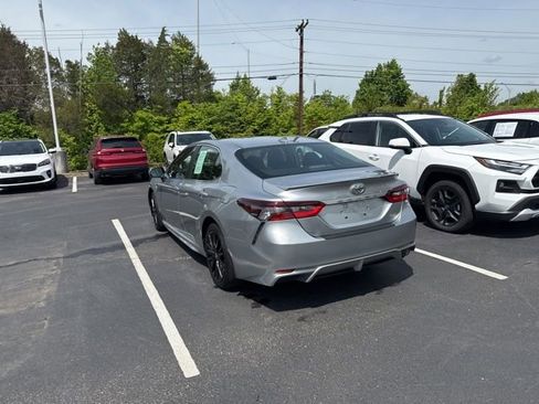 Used 2022 Toyota Camry SE FWD image 6