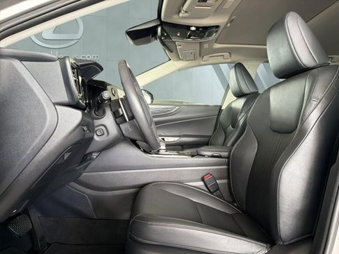 Certified 2025 Lexus NX 250 FWD w/ Accessory Package (Z1) image 9