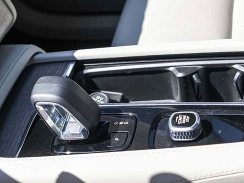 Used 2023 Volvo XC90 T8 Plus w/ Protection Package Premier image 21