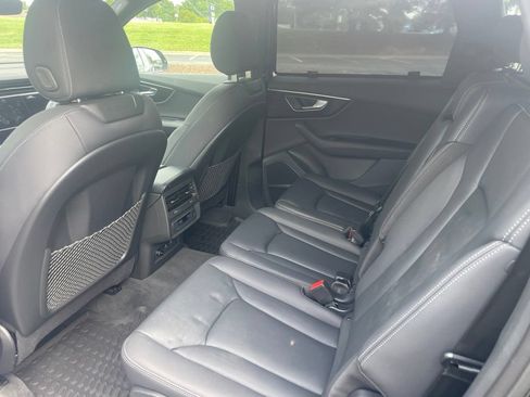 Used 2025 Audi Q7 2.0T Premium w/ Convenience Plus Package AWD/4WD image 4