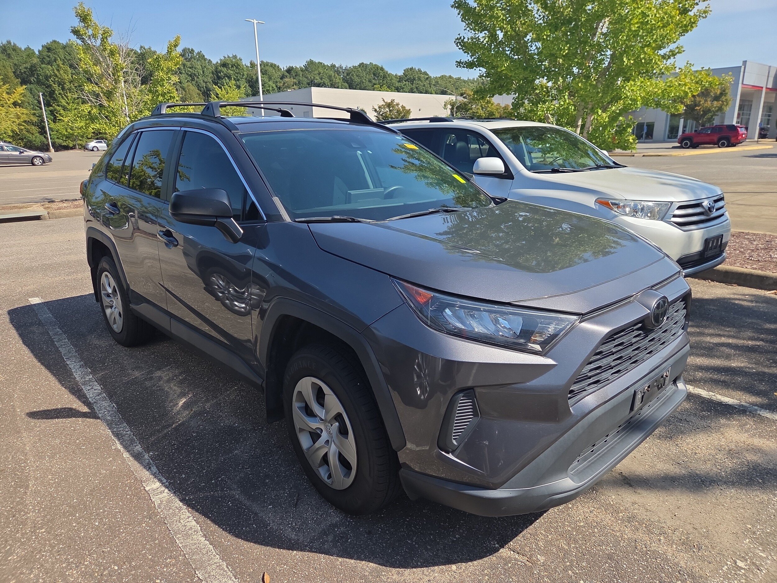 Used 2021 Toyota RAV4 LE AWD/4WD image 1