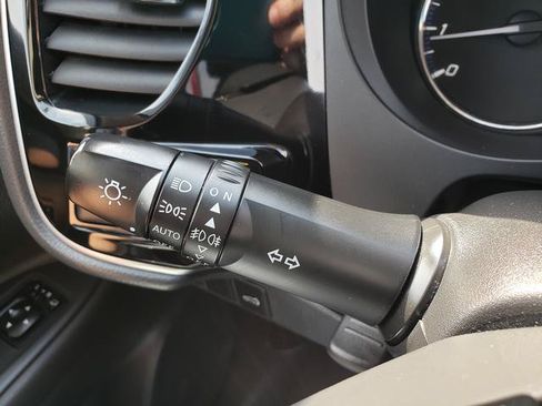 Used 2018 Mitsubishi Outlander AWD image 29