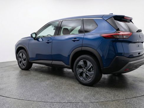 Used 2025 Nissan Rogue SV image 6