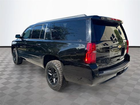 Used 2018 Chevrolet Suburban LT image 6