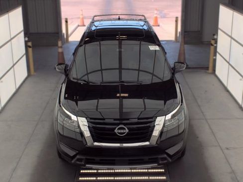 Certified 2025 Nissan Pathfinder Platinum FWD image 12