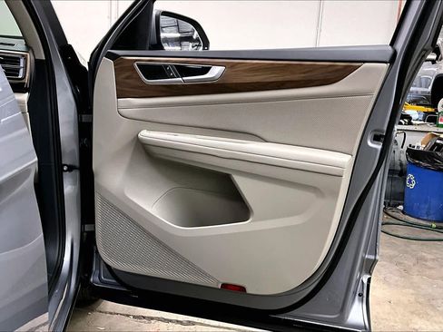 Used 2024 Volkswagen Atlas SE image 26