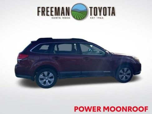 Used 2011 Subaru Outback 2.5i Limited image 3