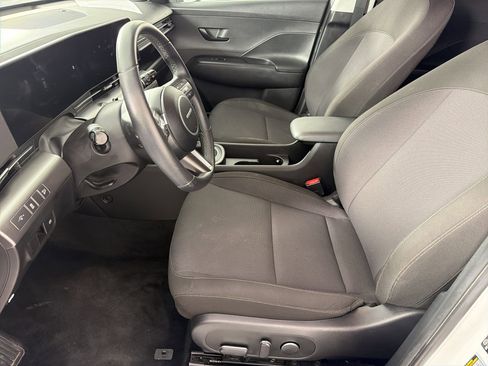 Used 2025 Hyundai Kona SEL image 5