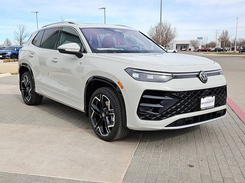 New 2026 Volkswagen Tiguan SEL R-Line image 5