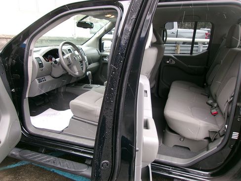 Used 2019 Nissan Frontier SV w/ Value Truck Package image 13