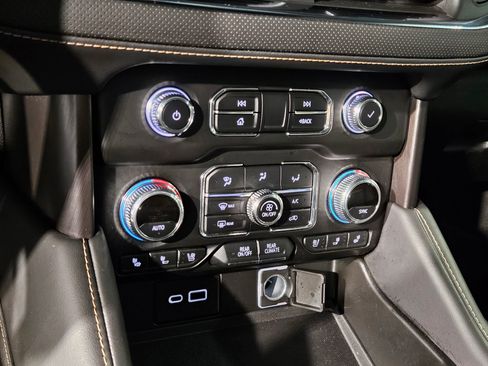 Used 2022 GMC Yukon AT4 AWD/4WD image 34