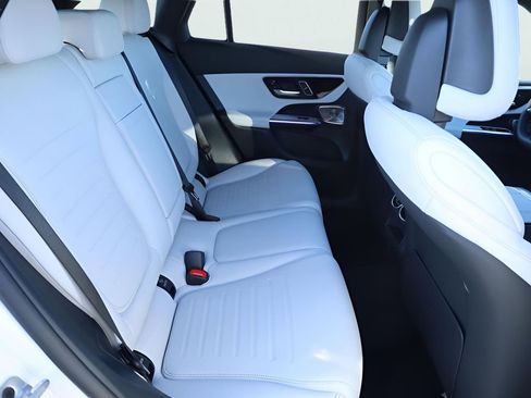 Used 2026 Mercedes-Benz GLC 300 4MATIC image 21