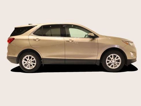 Used 2019 Chevrolet Equinox LT FWD image 4