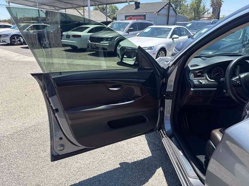 Used 2017 BMW 535i xDrive w/ Luxury Line AWD/4WD image 6