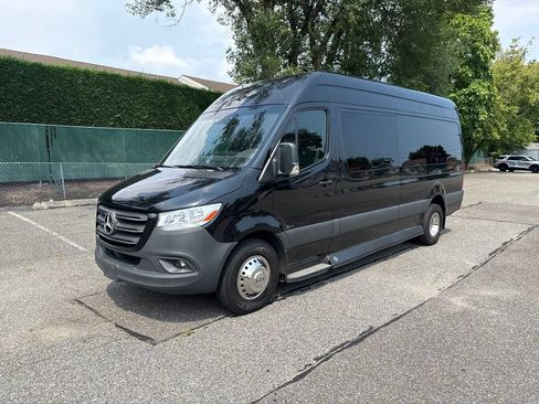Used 2022 Mercedes-Benz Sprinter 3500 image 2