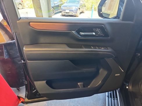 Used 2025 GMC Yukon Denali w/ Denali Reserve Package AWD/4WD image 12