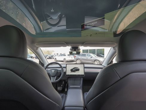 Used 2025 Tesla Model Y Long Range AWD/4WD image 31