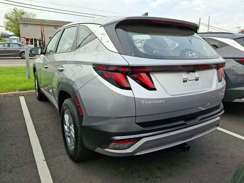 Used 2025 Hyundai Tucson SE image 3