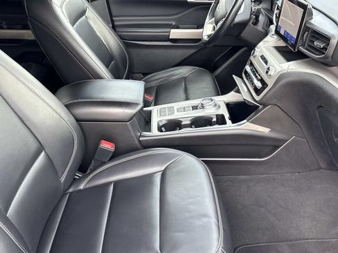 Certified 2022 Ford Explorer XLT w/ Equipment Group 202A RWD image 24