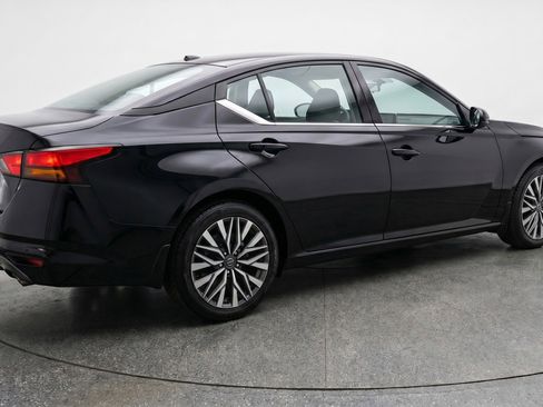 Used 2025 Nissan Altima 2.5 SV image 9