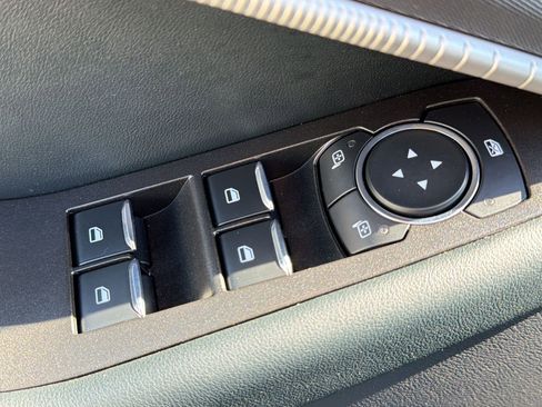 Used 2025 Ford Explorer ST-Line w/ ST-Line Street Pack image 11