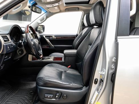 Used 2017 Lexus GX 460 image 4