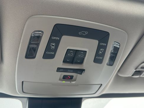 Used 2024 Toyota Sienna XLE image 38