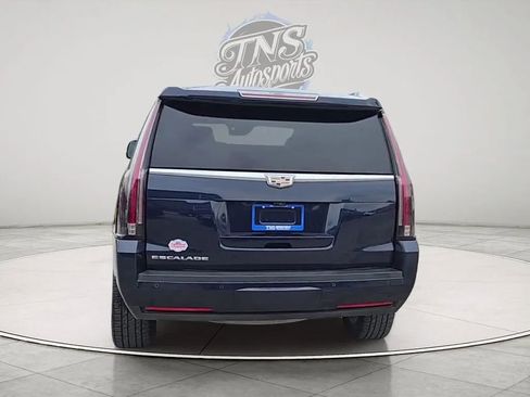 Used 2020 Cadillac Escalade Luxury AWD/4WD image 4