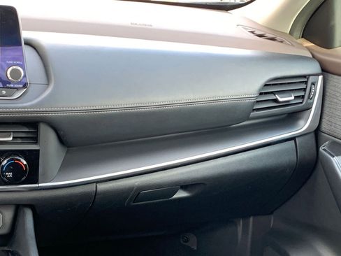 Used 2023 Nissan Rogue S image 34