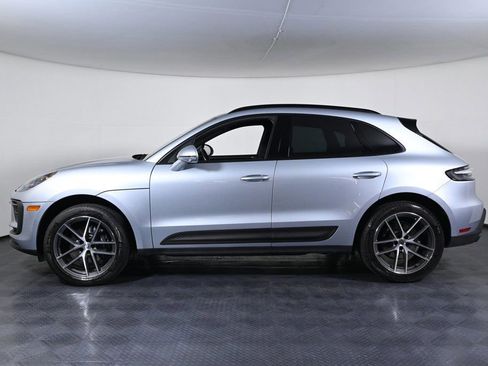 Certified 2024 Porsche Macan image 2