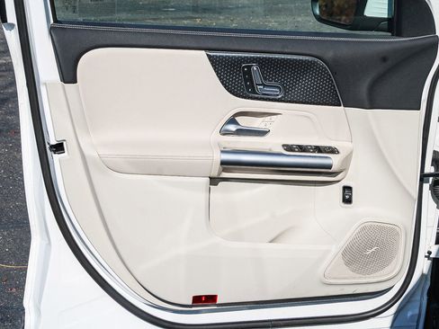 Certified 2025 Mercedes-Benz GLA 250 image 19