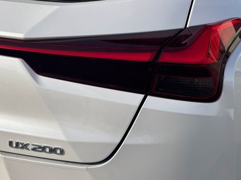 Used 2019 Lexus UX 200 image 25