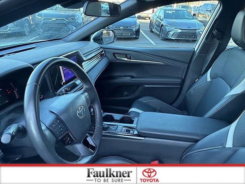 Certified 2025 Toyota Camry Hybrid image 22