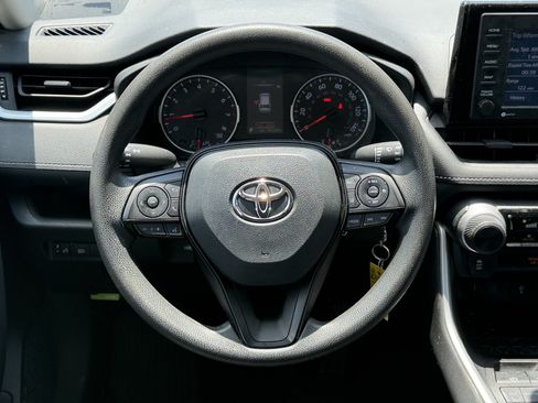Used 2022 Toyota RAV4 LE FWD image 15