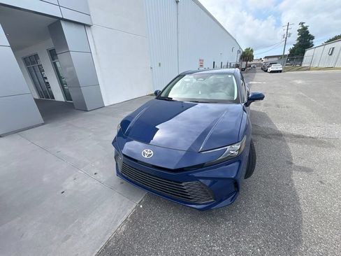 Used 2025 Toyota Camry XLE FWD image 9