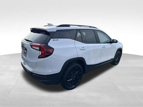 Used 2024 GMC Terrain SLE w/ Elevation Edition FWD image 4