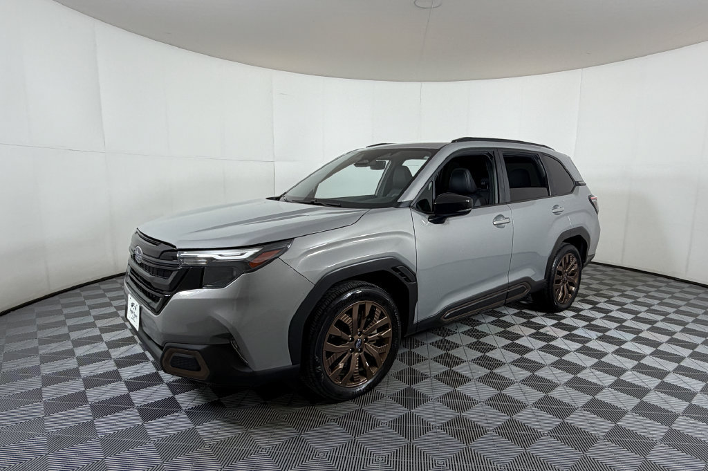 Used 2025 Subaru Forester Sport AWD/4WD image 2