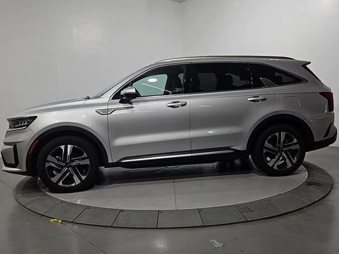 Used 2023 Kia Sorento EX image 2
