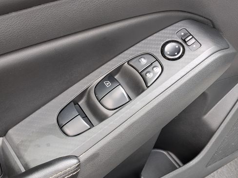 Used 2024 Nissan Altima 2.5 SV FWD image 13