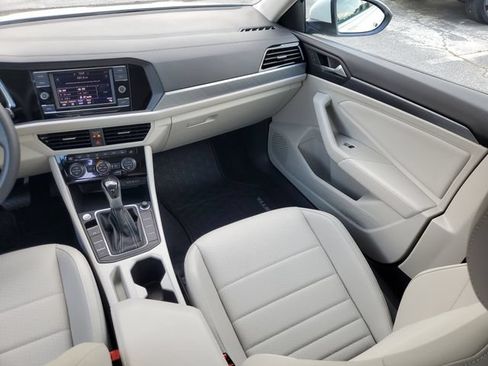 Certified 2024 Volkswagen Jetta SE FWD image 9