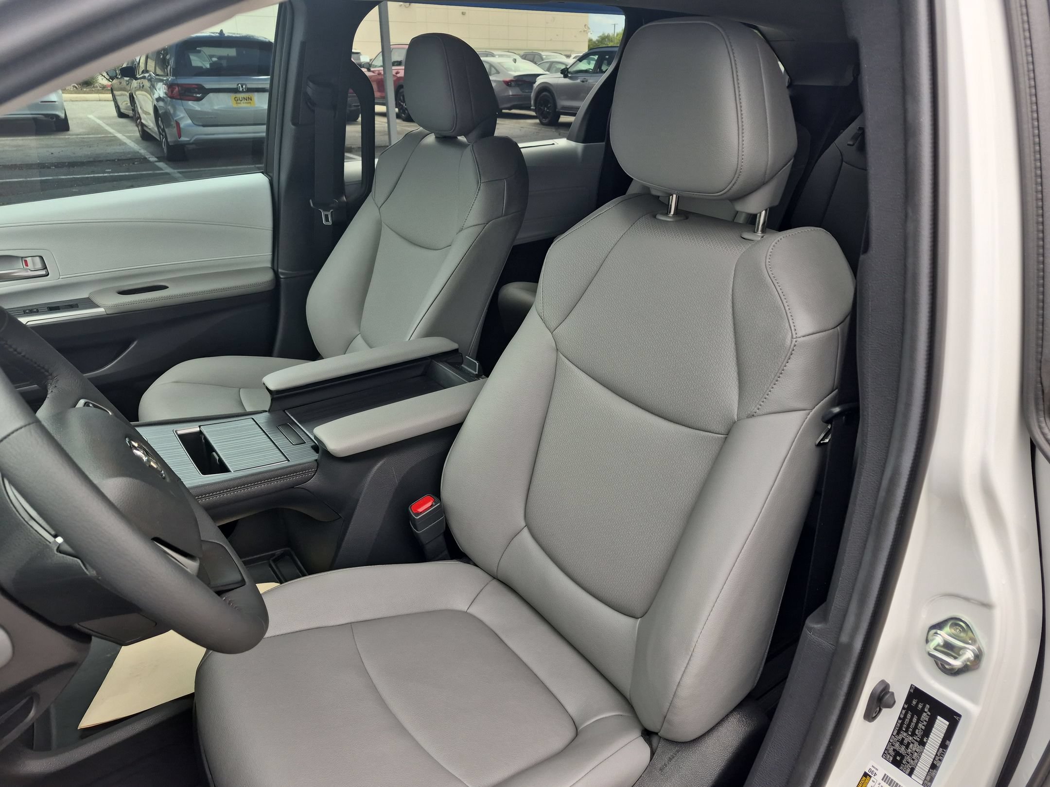 Used 2026 Toyota Sienna XLE FWD image 13