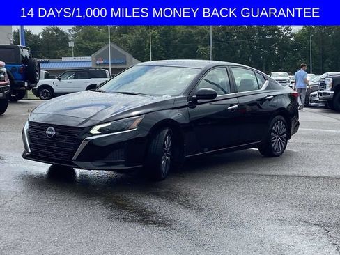 Used 2024 Nissan Altima 2.5 SV w/ SV Premium Package FWD image 5