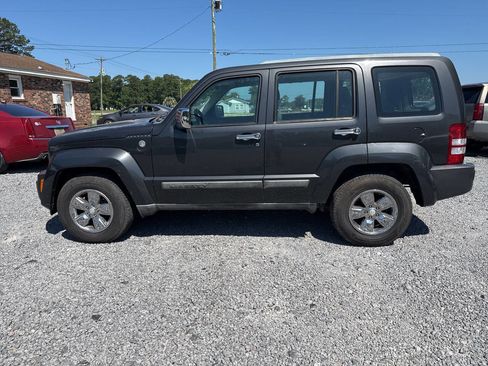 Used 2011 Jeep Liberty Sport AWD/4WD image 8