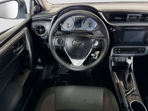 Used 2018 Toyota Corolla LE w/ Carpet Mat Package (TMS) FWD image 17