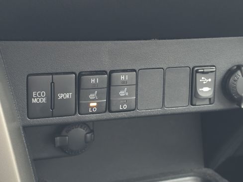 Used 2013 Toyota RAV4 Limited AWD/4WD image 23