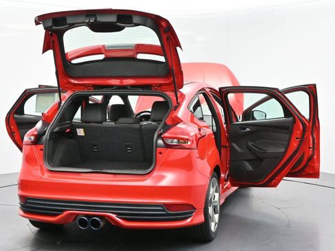 Used 2016 Ford Focus ST FWD image 38