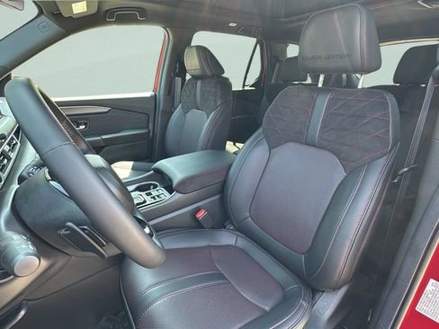 Certified 2026 Honda Pilot Black Edition image 13