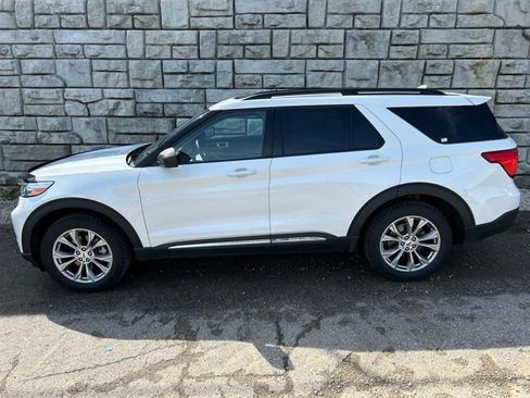 Used 2023 Ford Explorer XLT w/ Equipment Group 202A image 3