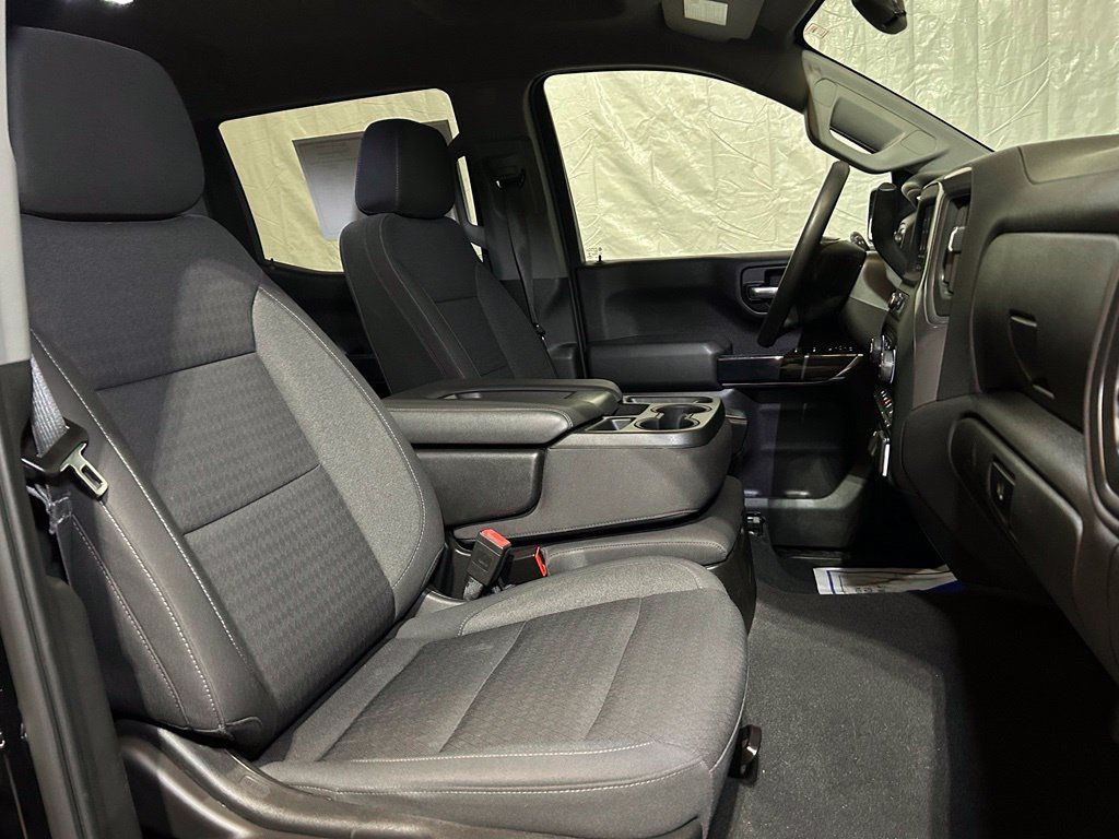 Used 2022 Chevrolet Silverado 1500 Custom Trail Boss w/ Midnight Edition AWD/4WD image 28